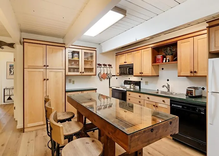 Chateau Dumont Unit 2, Condo With Central, Downtown Location