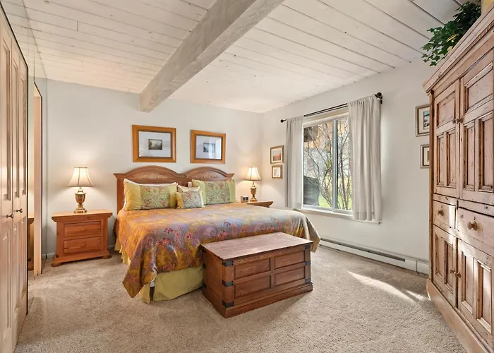 Lift One Condominiums - 1, 2, 3 Bedroom Units Adjacent To Downtown Aspen